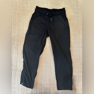 Lululemon Dance Studio Mid Rise Pant Short size 4